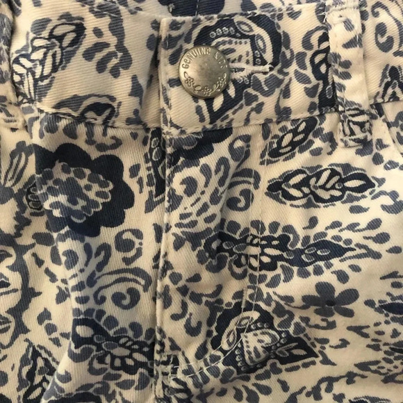 Osh kosh genuine kids 5t blue white print shorts - Picture 2 of 6